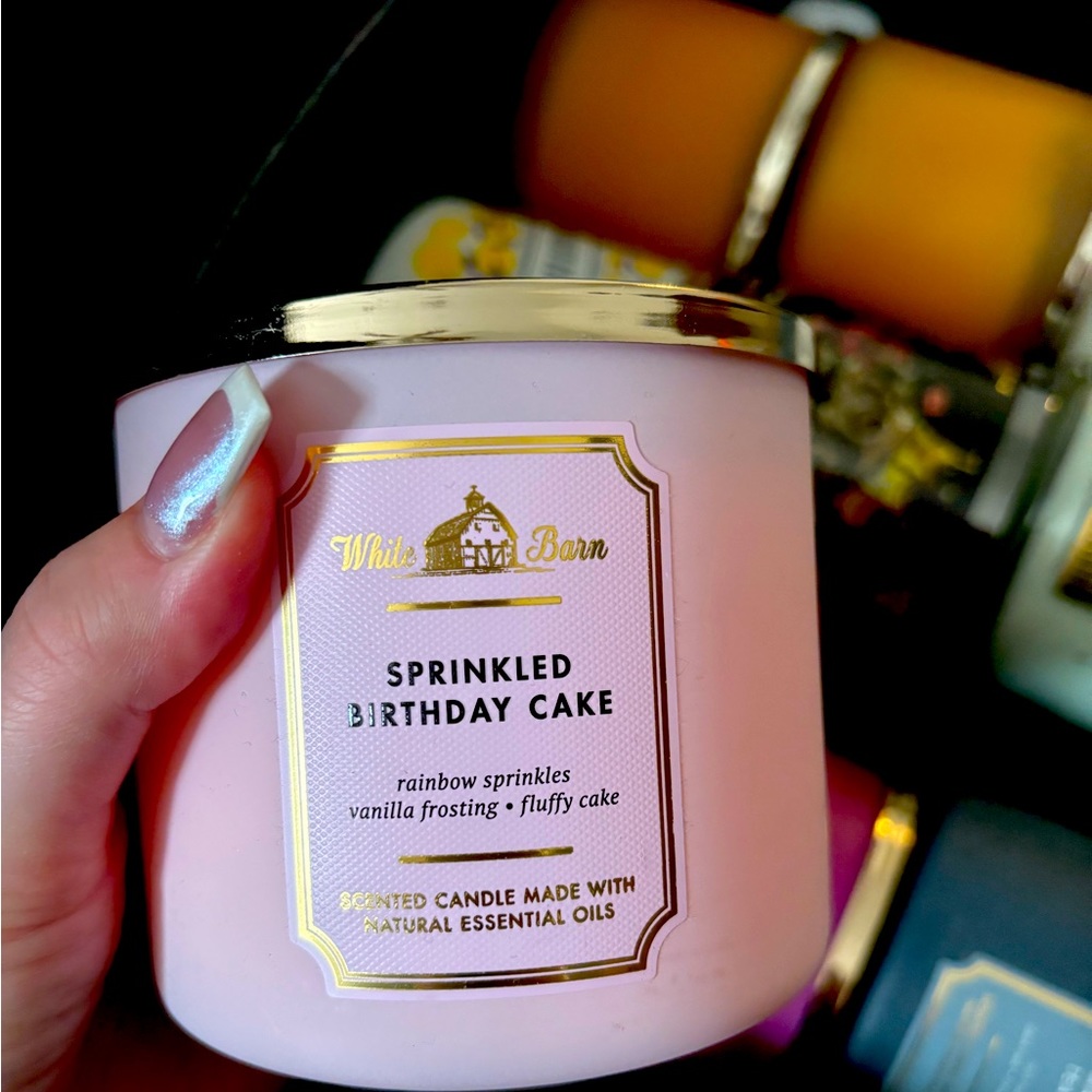 Sprinkled birthday cake bath and body works candle